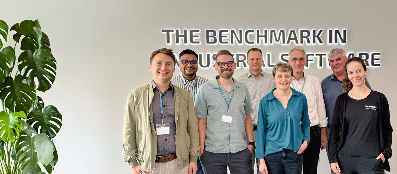 Gruppenbild Menschen Kick-off SmartFab 
