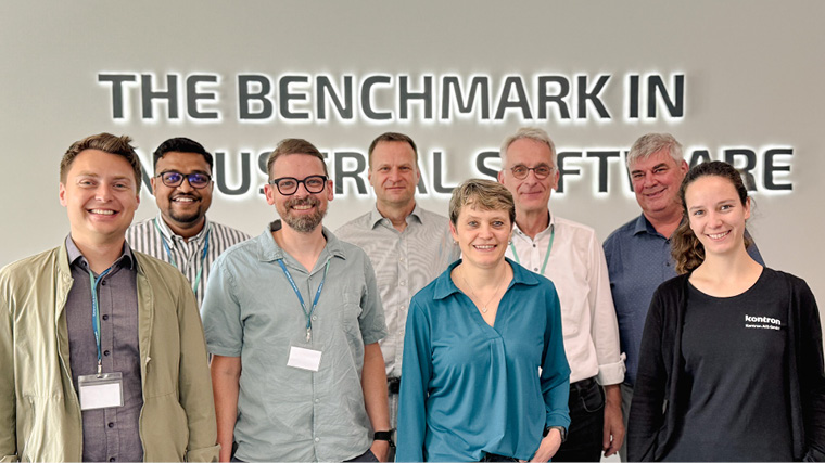 Gruppenbild Menschen Kick-off SmartFab 